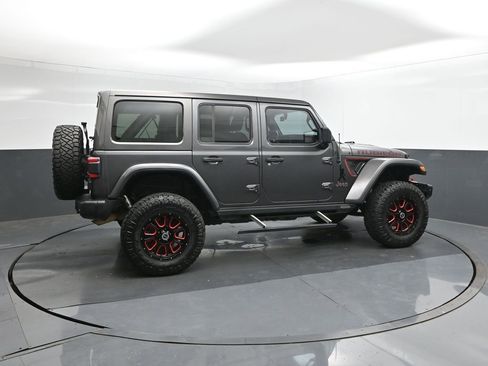 Used 2018 Jeep Wrangler Unlimited Rubicon AWD/4WD image 11