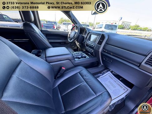 Used 2019 Ford Expedition XLT w/ Equipment Group 202A AWD/4WD image 16