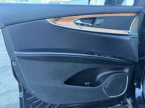 Used 2016 Lincoln MKX Reserve w/ Climate Package image 9