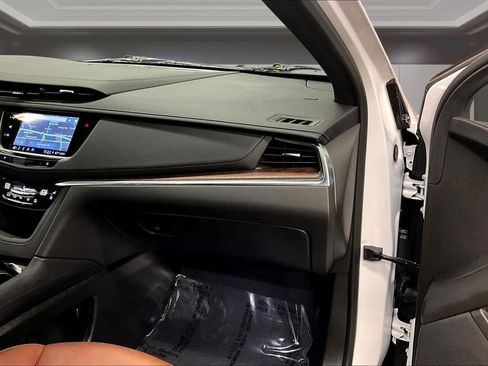 Certified 2025 Cadillac XT5 Sportv w/ Technology Package image 26