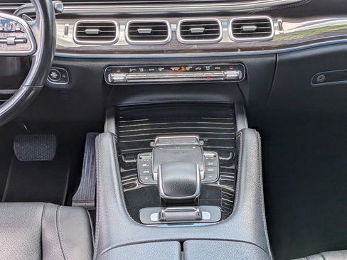Used 2022 Mercedes-Benz GLS 450 4MATIC image 21
