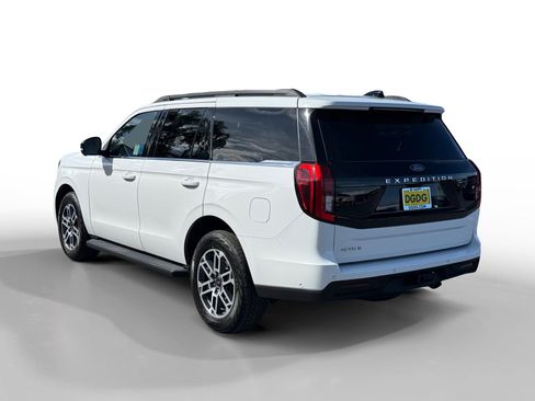 Certified 2025 Ford Expedition Active image 3