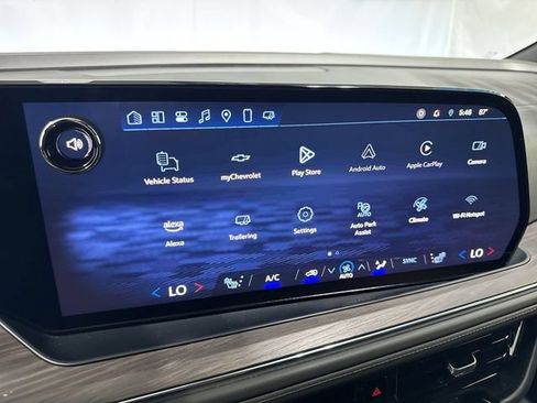 Certified 2025 Chevrolet Suburban LT AWD/4WD image 18