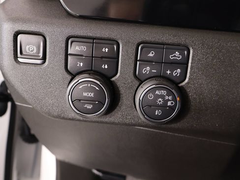 Used 2025 Chevrolet Silverado 2500 LTZ w/ LTZ Convenience Package AWD/4WD image 8