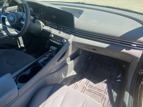 Used 2023 Hyundai Elantra SEL w/ Convenience Package FWD image 4