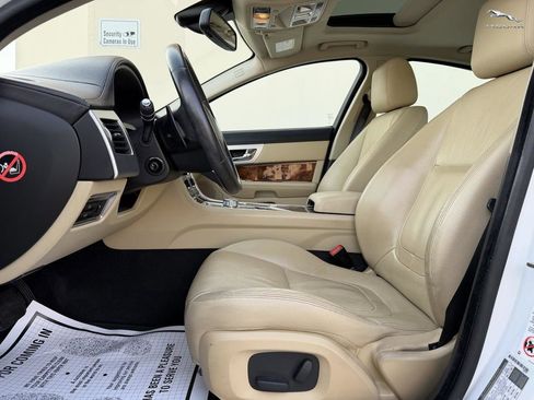 Used 2015 Jaguar XF Premium RWD image 10