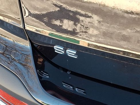 Used 2024 Volkswagen Taos SE image 30