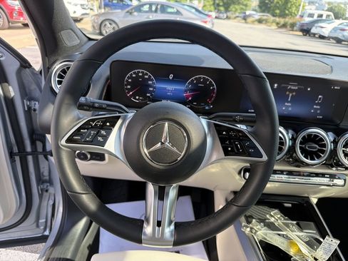 Used 2026 Mercedes-Benz GLB 250 4MATIC image 23