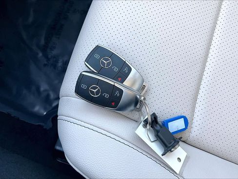 Used 2024 Mercedes-Benz GLE 350 4MATIC image 15