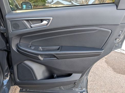 Used 2021 Ford Edge Titanium image 34