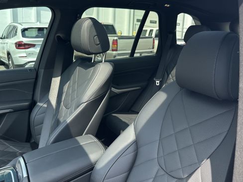 Used 2025 BMW X5 xDrive40i w/ M Sport Package AWD/4WD image 18