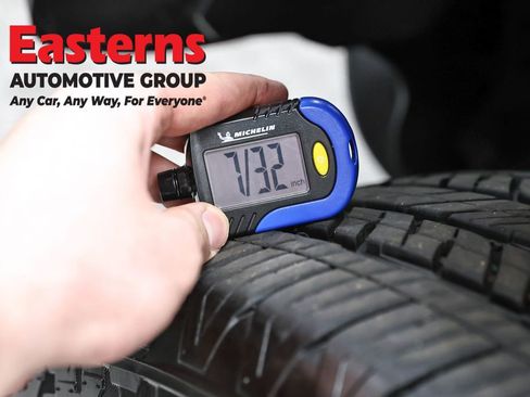 Used 2025 Jeep Wrangler Unlimited Sahara AWD/4WD image 24