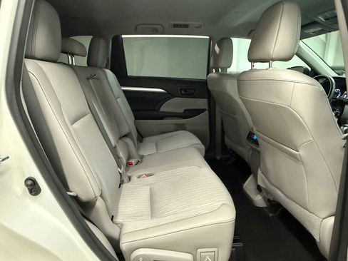Used 2017 Toyota Highlander Plus image 23