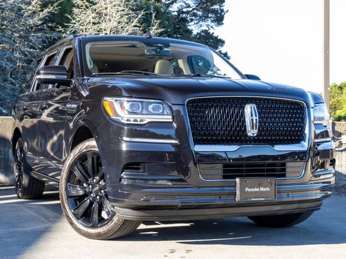 Used 2023 Lincoln Navigator Reserve AWD/4WD image 9