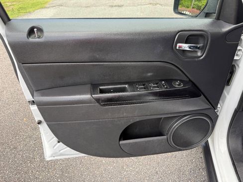 Used 2016 Jeep Patriot Sport w/ Power Value Group image 40