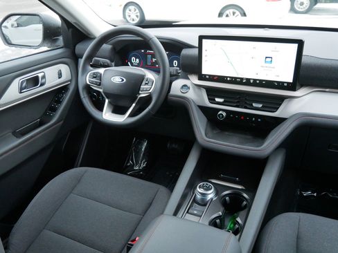 Used 2025 Ford Explorer Active image 9