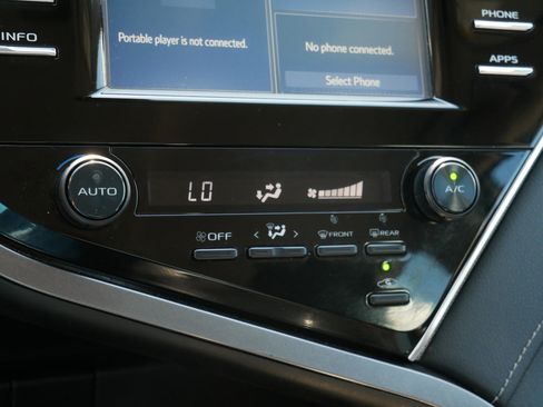 Used 2018 Toyota Camry SE image 26