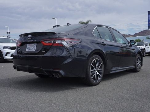 Used 2023 Toyota Camry SE image 4