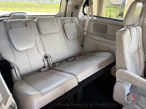 Used 2013 Chrysler Town & Country Limited w/ Luxury Group FWD image 35