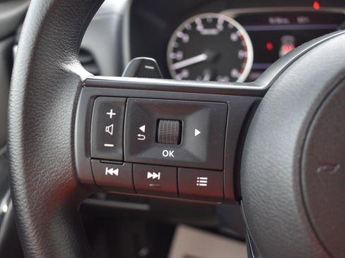 Used 2024 Nissan Rogue S image 30