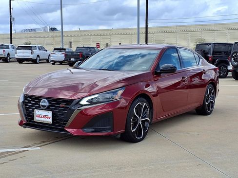 Used 2024 Nissan Altima 2.5 SR image 4