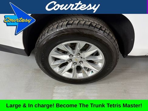 Used 2023 Chevrolet Suburban Premier image 11