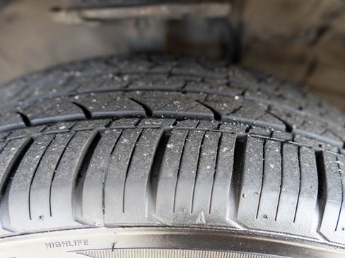 Used 2019 Toyota Highlander SE image 39