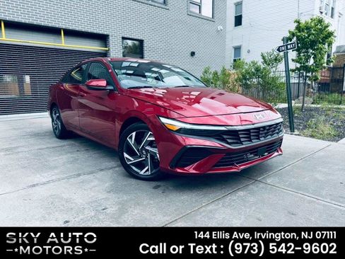 Used 2025 Hyundai Elantra SEL FWD image 3