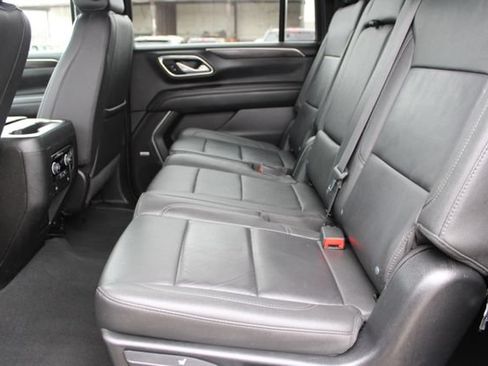 Used 2024 Chevrolet Suburban LT RWD image 34