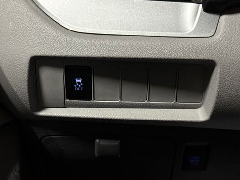 Used 2015 Toyota Sienna LE image 17