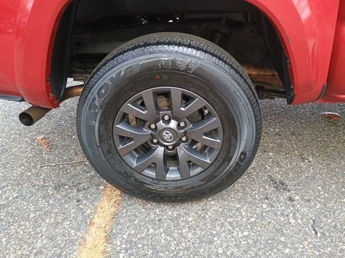 Used 2020 Toyota Tacoma SR5 image 10