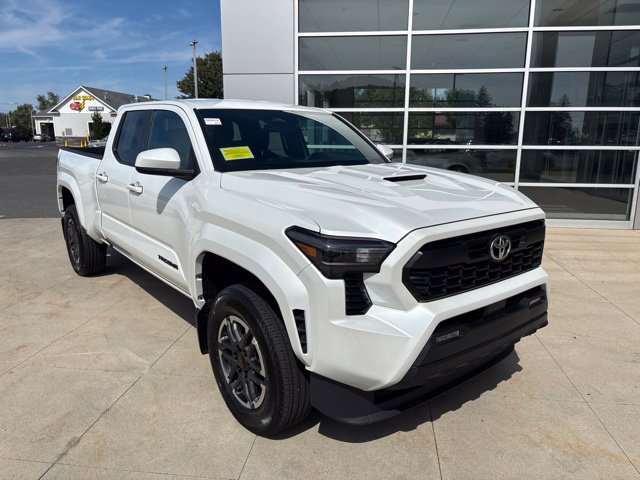 Used 2025 Toyota Tacoma TRD Sport AWD/4WD image 2