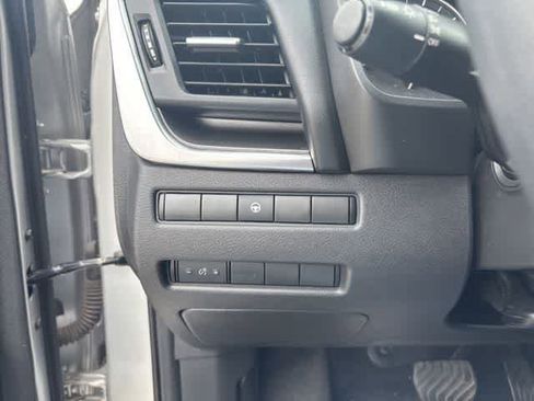 Used 2023 Nissan Rogue SV FWD image 10