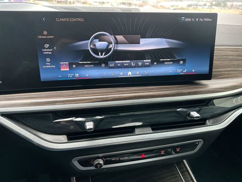 Used 2025 BMW X7 xDrive40i w/ Executive Package image 19