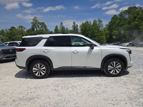 New 2026 Nissan Pathfinder SL FWD image 9