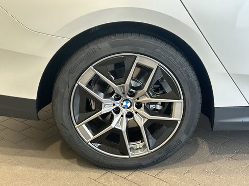 Used 2026 BMW 530i w/ Premium Package RWD image 34