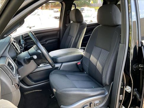 Used 2019 Nissan Titan SV w/ SV Convenience Package image 8