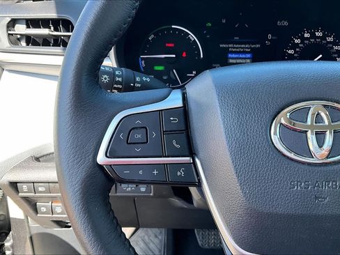 Used 2025 Toyota Sienna XLE FWD image 22
