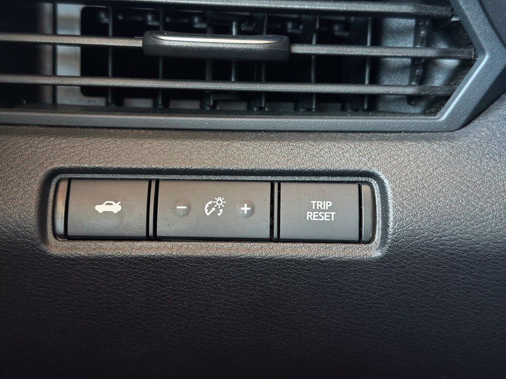 Used 2025 Nissan Altima 2.5 SV FWD image 26