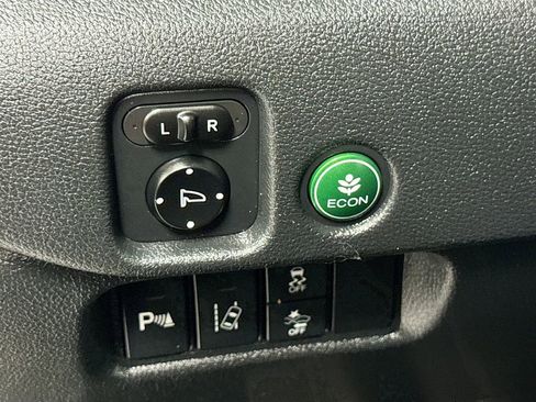 Used 2016 Honda Pilot Touring image 6