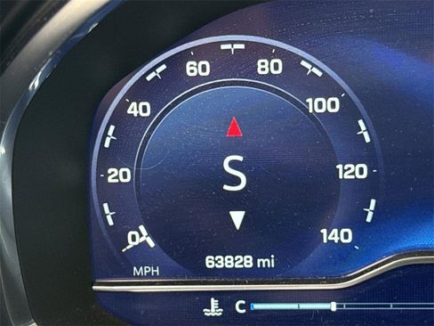 Used 2024 Chevrolet Suburban LT image 11