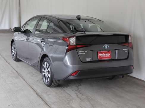 Used 2020 Toyota Prius XLE image 21
