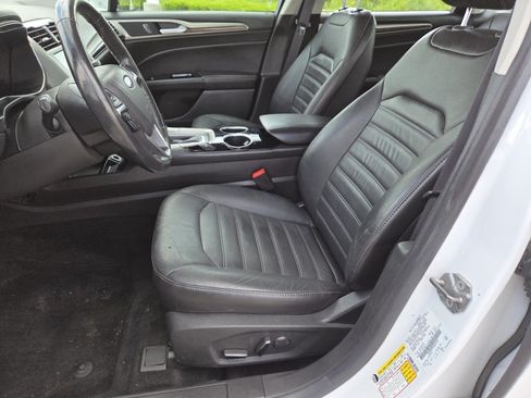 Used 2013 Ford Fusion Energi SE FWD image 22