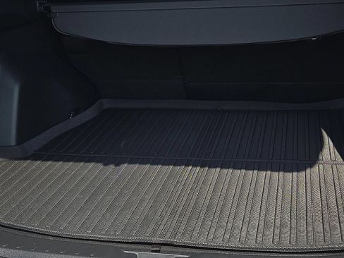 Used 2025 Toyota RAV4 XSE AWD/4WD image 9