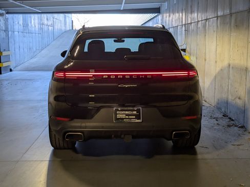 Used 2025 Porsche Cayenne image 9