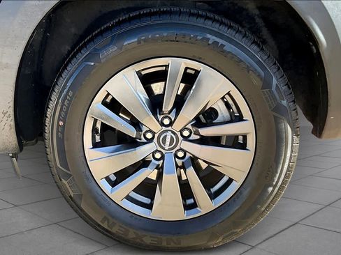 Used 2022 Nissan Pathfinder SV image 10