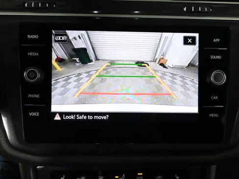 Used 2024 Volkswagen Tiguan SE R-Line FWD image 6