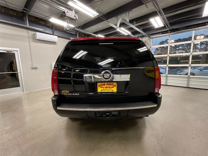 Used 2007 Cadillac Escalade AWD w/ Information Package image 4