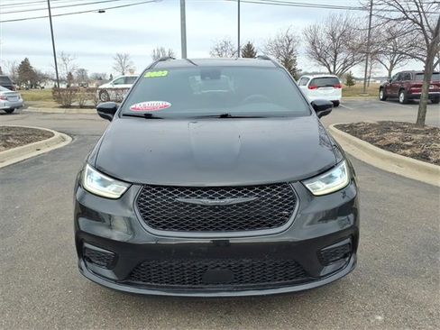 Used 2023 Chrysler Pacifica Touring-L w/ S Appearance Package image 2