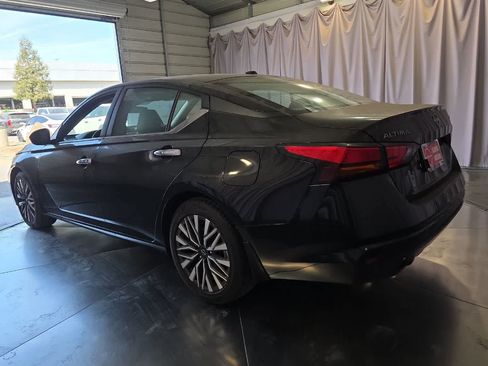 Used 2024 Nissan Altima 2.5 SV w/ SV Premium Package FWD image 7